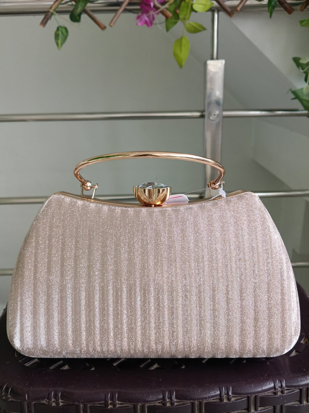 Women Gold Pleated Ring Handle Clutch